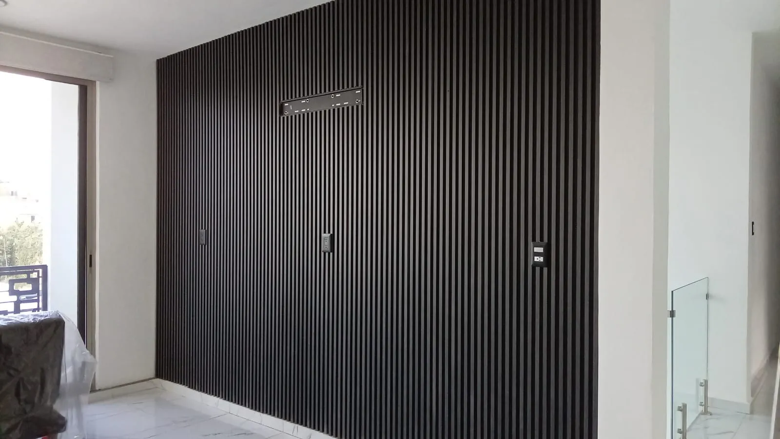 Lambrin listonado negro para interior