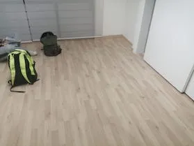 Piso laminado claro